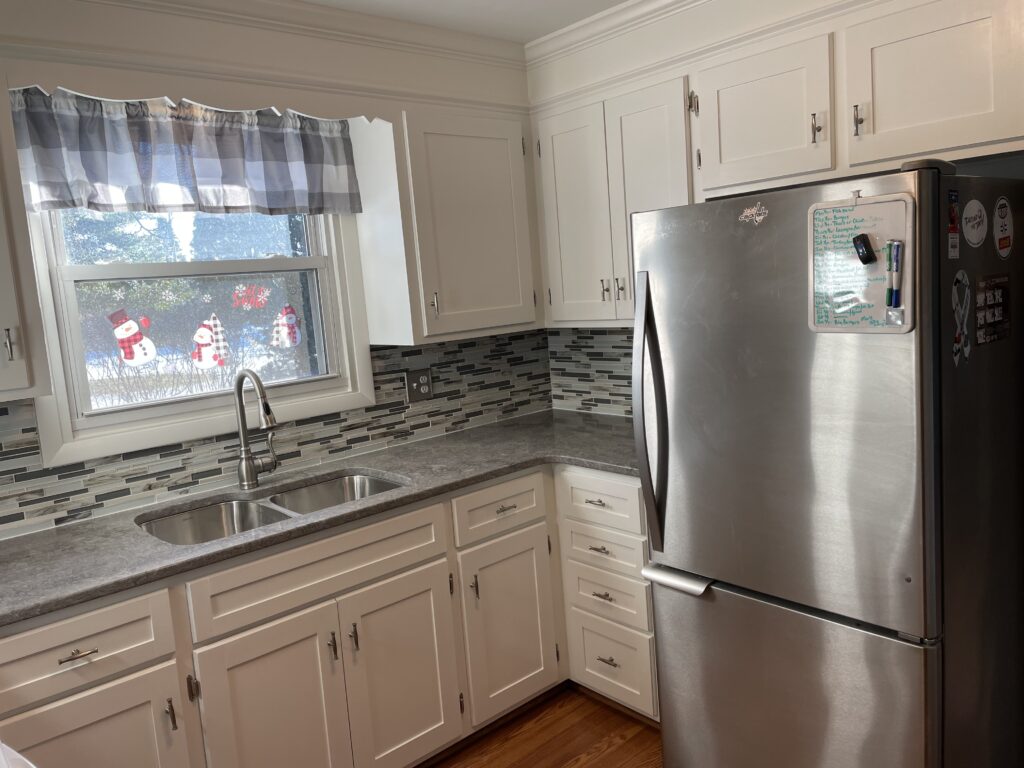 kitchen-makeover-with-grey-countertops-3