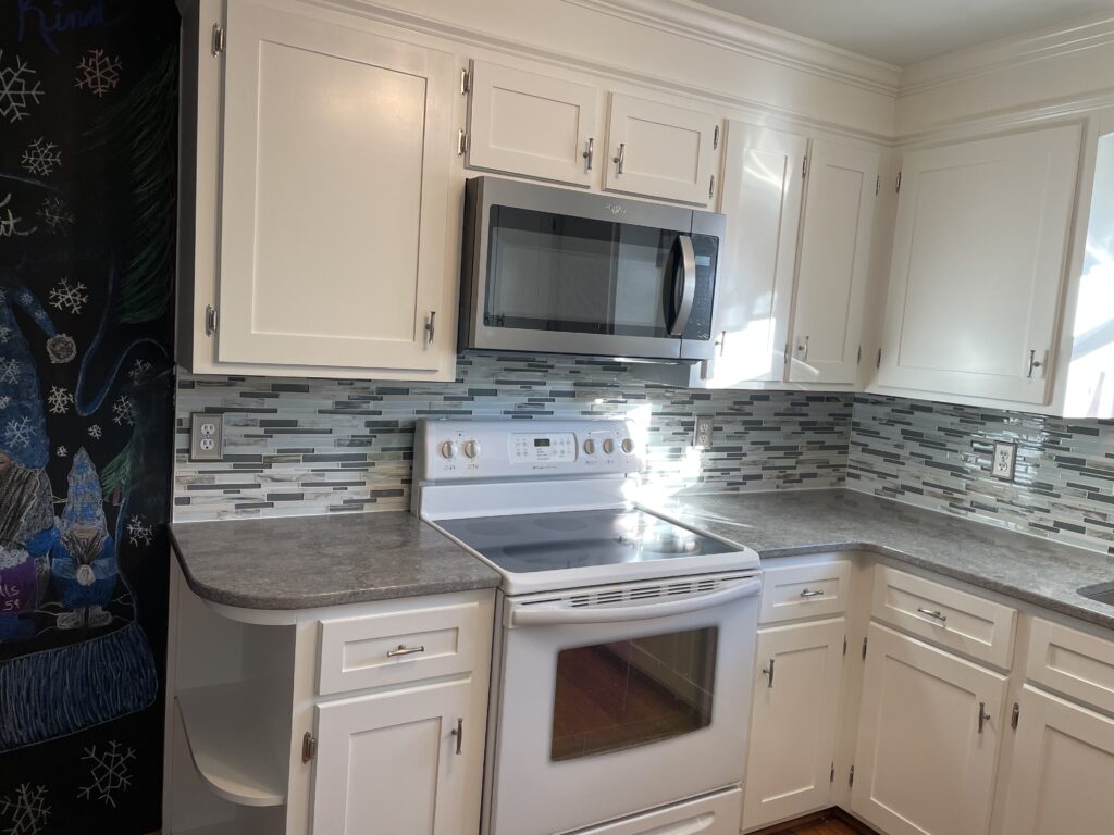 kitchen-makeover-with-grey-countertops-5