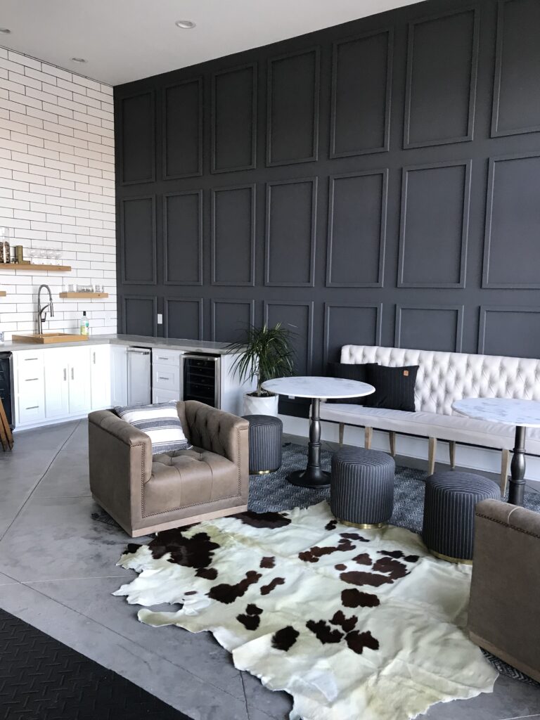 – unique accent wall and kitchen