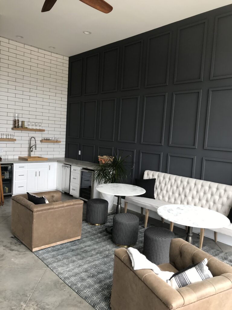 – unique accent wall and kitchen